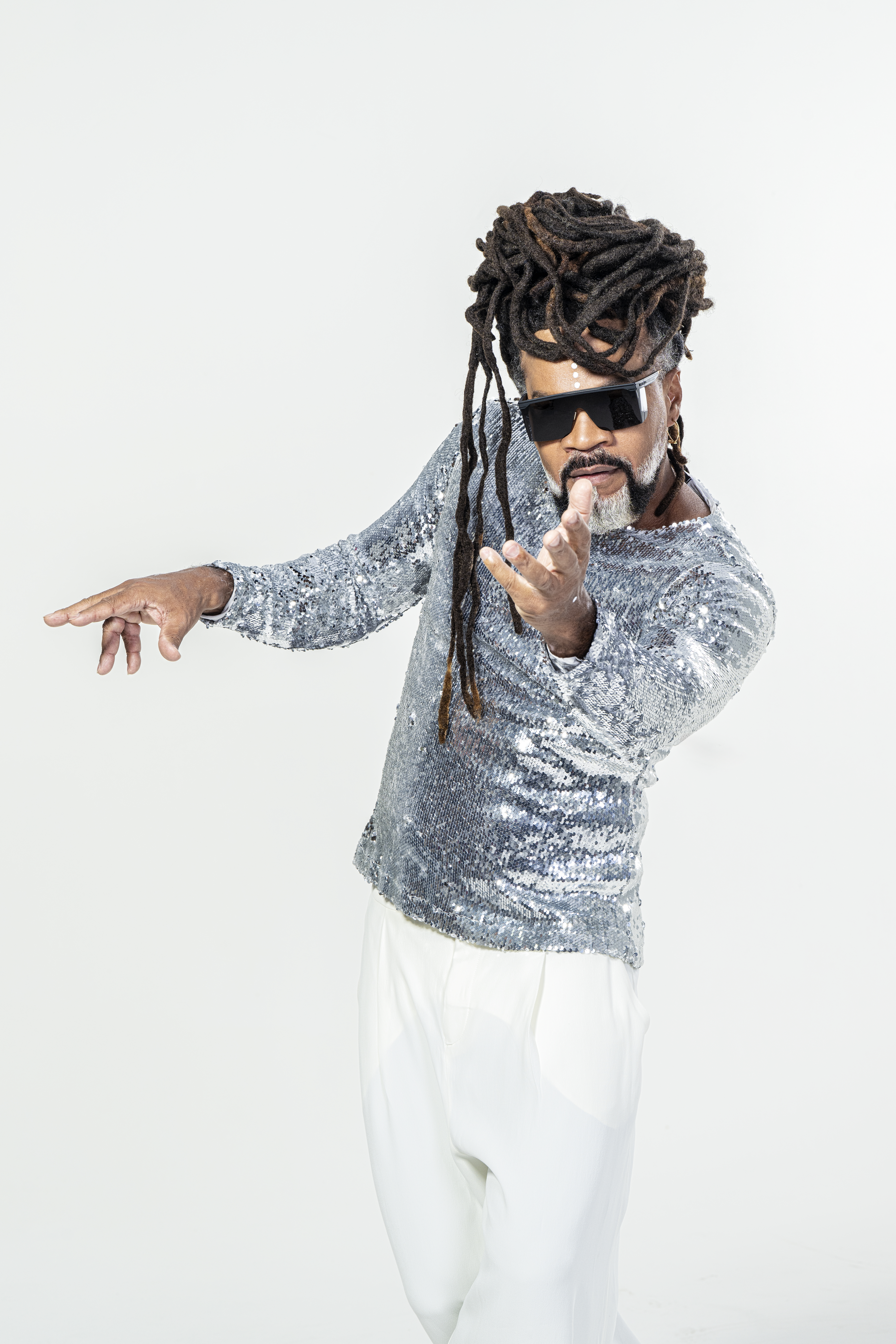 Carlinhos Brown relança Sarau após dois anos de pausa por Dodô Villar