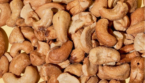 Casca fresca contém uma substância natural chamada urushiol, a mesma presente em plantas que causam irritações e alergias por Reprodução