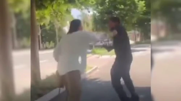 Entregador foi agredido por servidora por Reprodução