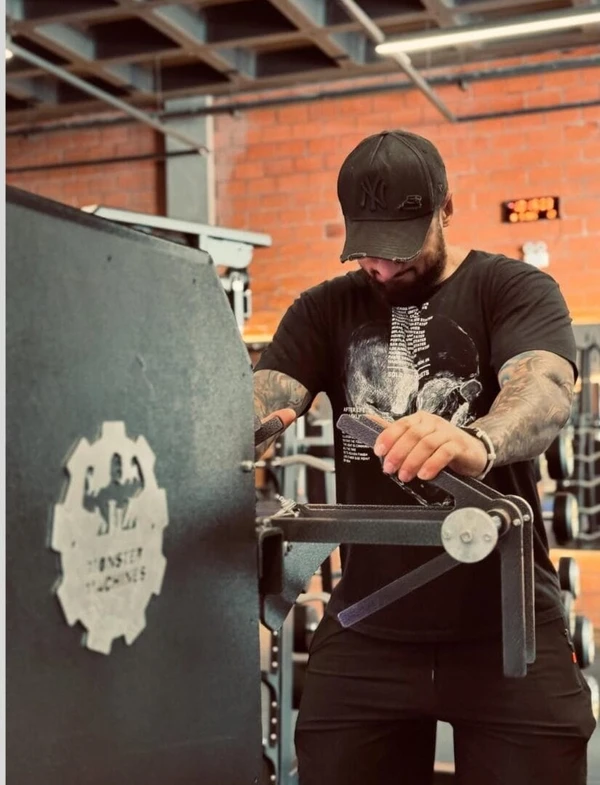 Guilherme Montani por Reprodução