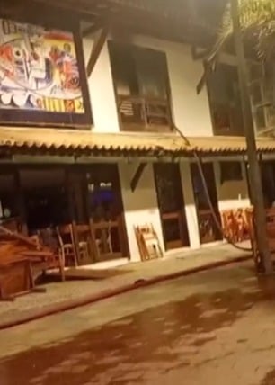 Incêndio em Praia do Forte por Reprodução/TV Bahia