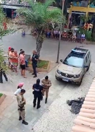 Incêndio em Praia do Forte por Reprodução/TV Bahia