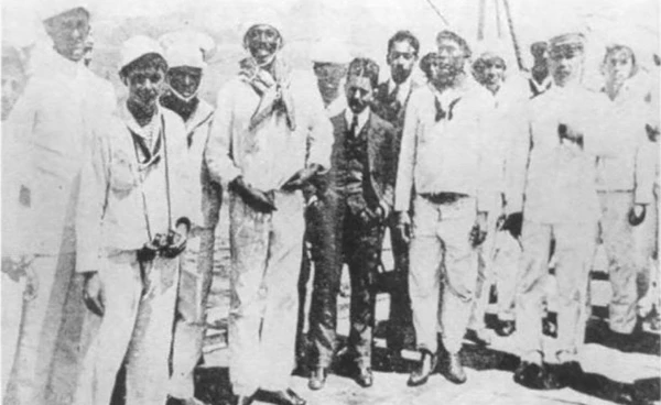 1910 - Marinheiros a bordo dos navios de guerra do Brasil se rebelam no que é hoje conhecido como a Revolta da Chibata. por Divulgação