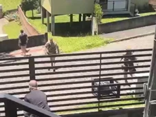 Imagem - Em surto, homem mata mãe e irmã a facadas e é morto pela polícia