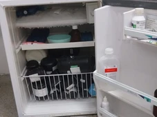 Imagem - Farmácia é interditada após fiscalização encontrar produtos vencidos e irregularidades