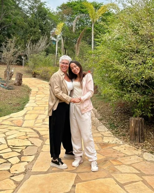 A guru Max Tovar e a cantora Anitta em retiro espiritual  por Reprodução/Redes Sociais