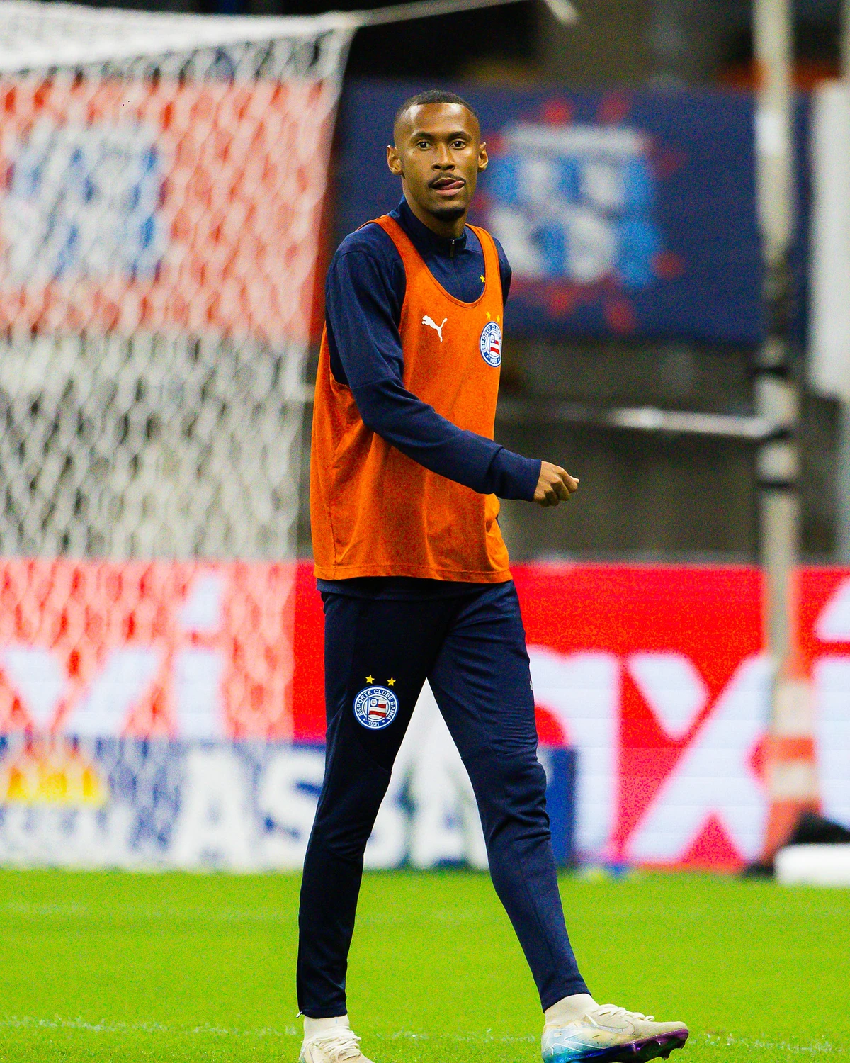 Ademir no aquecimento por Letícia Martins/EC Bahia