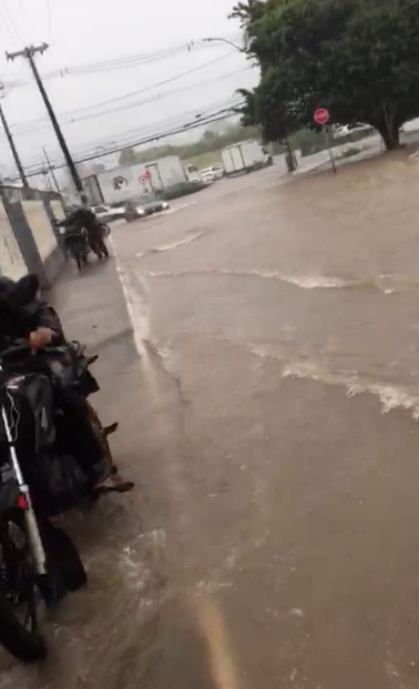 Alagamentos em Lauro de Freitas por Reprodução