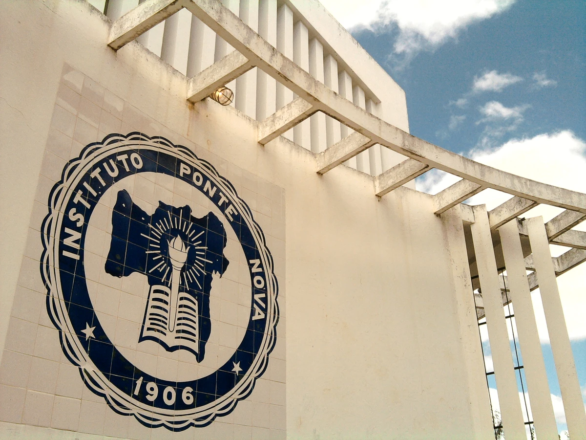  Fachada da igreja e do hospital inaugurado na cidade de Wagner