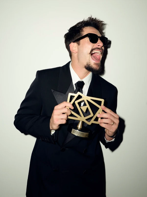 Ator recebeu o prêmio de ‘Melhor Ator Protagonista de Telenovela Romântica’ por sua performance como Rudá, um dos protagonista da novela das nove ‘Mania de Você’ (2024) por Reprodução | Instagram