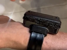 Imagem - Veja como ficou a tornozeleira de Bolsonaro após violação: 'Meti ferro quente'