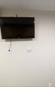 TV, frigobar e ar-condicionado: veja como é a sala onde Bolsonaro está preso por Reprodução/Redes sociais