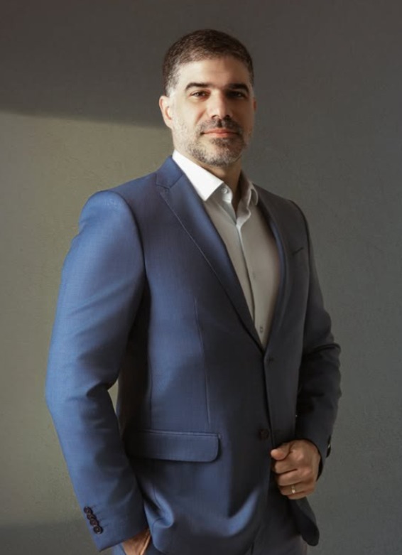 Estigmas e barreiras institucionais são alguns dos desafios de mulheres trans e travestis no acesso aos exames, diz urologista Bruno Falcão por Reprodução/Redes sociais