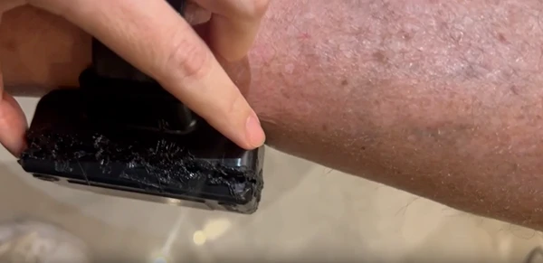 Vídeo mostra tornozeleira de Bolsonaro após violação com ferro quente por Reprodução