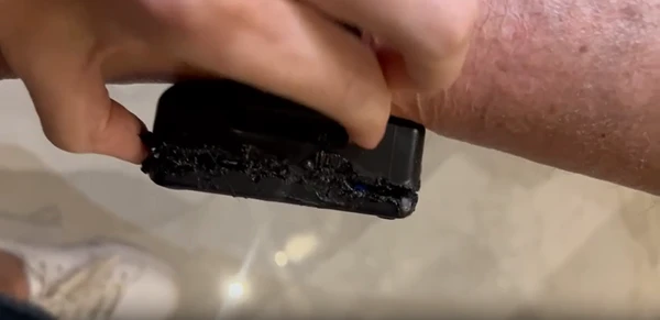 Vídeo mostra tornozeleira de Bolsonaro após violação com ferro quente por Reprodução