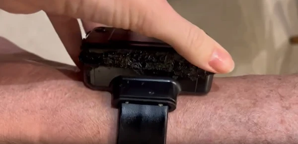 Vídeo mostra tornozeleira de Bolsonaro após violação com ferro quente por Reprodução