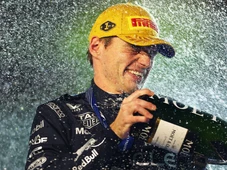 Imagem - Verstappen vence o GP de Las Vegas e acirra disputa pelo título; Bortoleto abandona