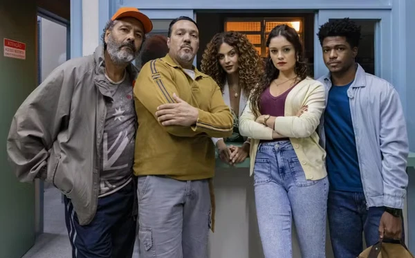 Joaquim (Marcos Palmeira), Misael (Belo), Viviane (Gabriela Loran), Gerluce (Sophie Charlotte) e Júnior (Guthierry Sotero) em 'Três Graças'
