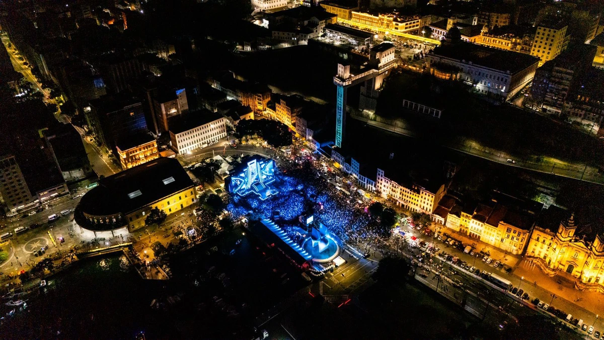 Show de Léo Santana da Praça Maria Felipa por divulgação