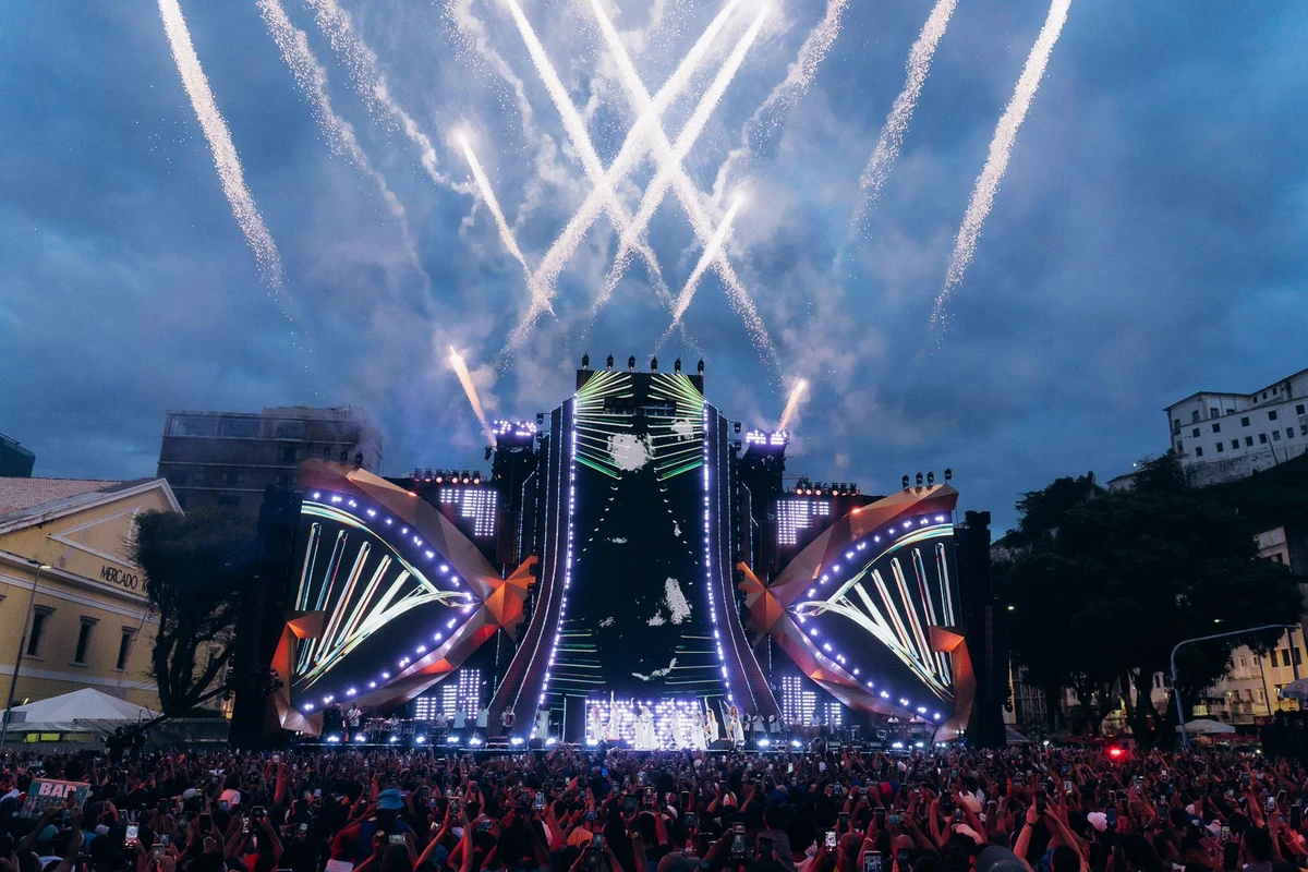 Show de Léo Santana da Praça Maria Felipa por divulgação