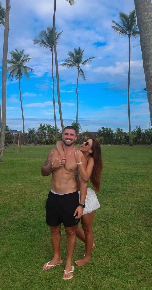  Ivy Moraes e Arthur Picoli curtem viagem romântica na Bahia por Reprodução