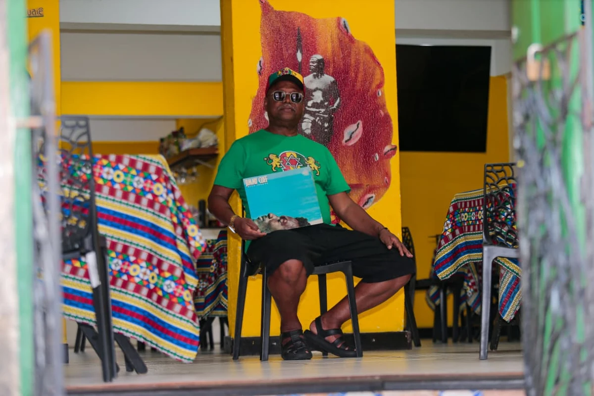 Albino Apolinário, fundador do Bar do Reggae e sua relíquia por Arison Marinho