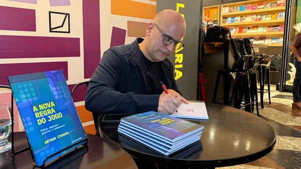 Arthur Ituassu lançou recentemente o livro “A nova regra do jogo: mídias digitais, política e democracia”
