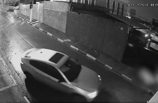 E saem do local do crime levando a BMW por Reprodução/ g1