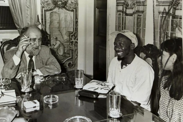 Jimmy Cliff com reitor da Ufba em 1995 por Paulo Macedo/Arquivo CORREIO