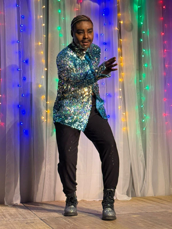 Kinn Spada  é um dos artistas que se apresentam no 'Carnavalizou' do Festival Mínimos Óbvios por Divulgação