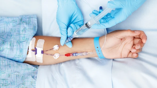 Nesses casos, o bicarbonato entra por via intravenosa