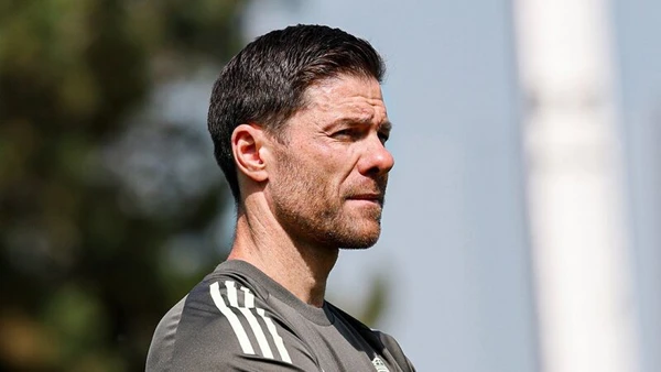 O ex-jogador e treinador espanhol Xabi Alonso completa 44 anos por Divulgação