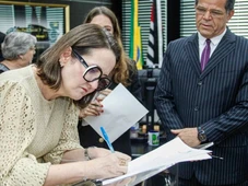 Imagem - Juíza se forma em Medicina e causa polêmica ao conciliar curso integral com trabalho