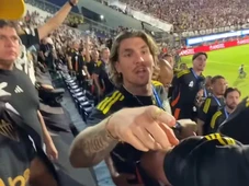 Imagem - Zagueiro quebra silêncio após briga com torcedores em plena final: 'Não tem santinho'