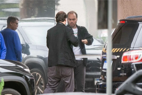 Carlos e Flávio visitaram o pai