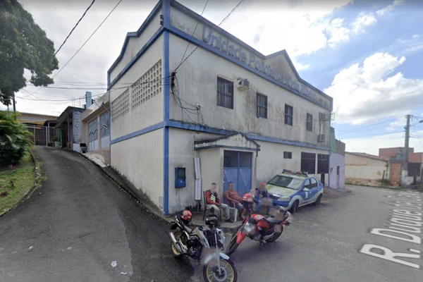 Deam Candeias: Rua Duque de Caxias, 12 por Google Street View