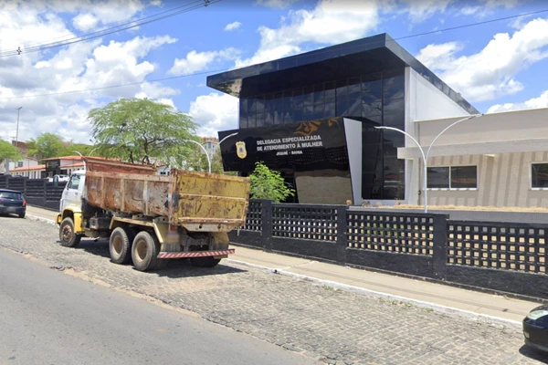 Deam Jequié: Rua 15 de Novembro, Nº 497, CEP: 45203-570. por Google Street View