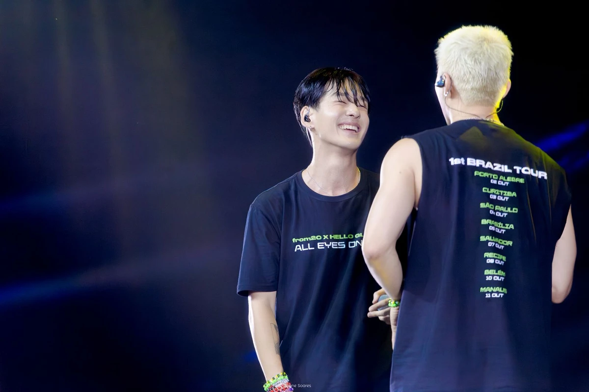 from20 e HELLO GLOOM durante a turnê All Eyes On Me, que passou por oito cidades brasileiras, incluindo Salvador