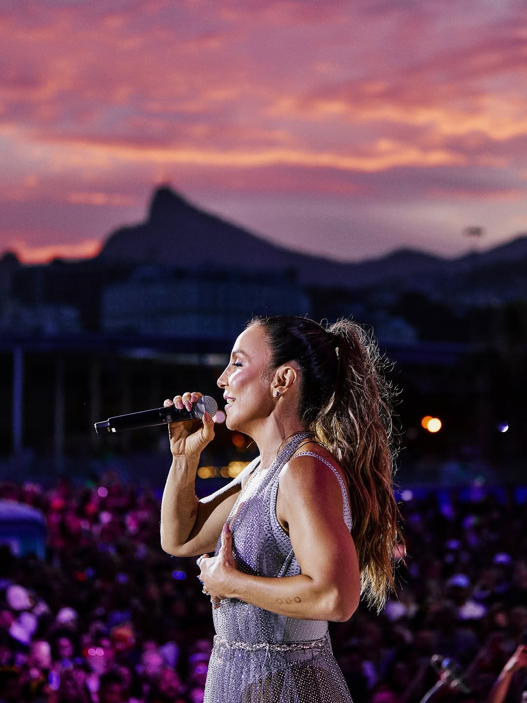 Primeira música inteira que Ivete cantou foi de Clara Nunes, aos três anos de idade por Reprodução/Instagram/@rafamattei