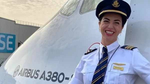 Karina Buchalla Lutkus se tornou a primeira mulher brasileira a comandar um Airbus A380  por Reprodução/Linkedin 