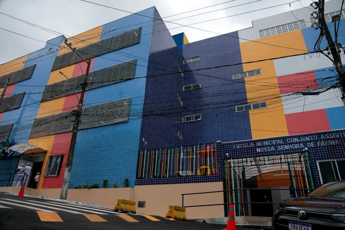 Prefeitura inaugura duas escolas no Alto das Pombas  por Arisson Marinho/CORREIO