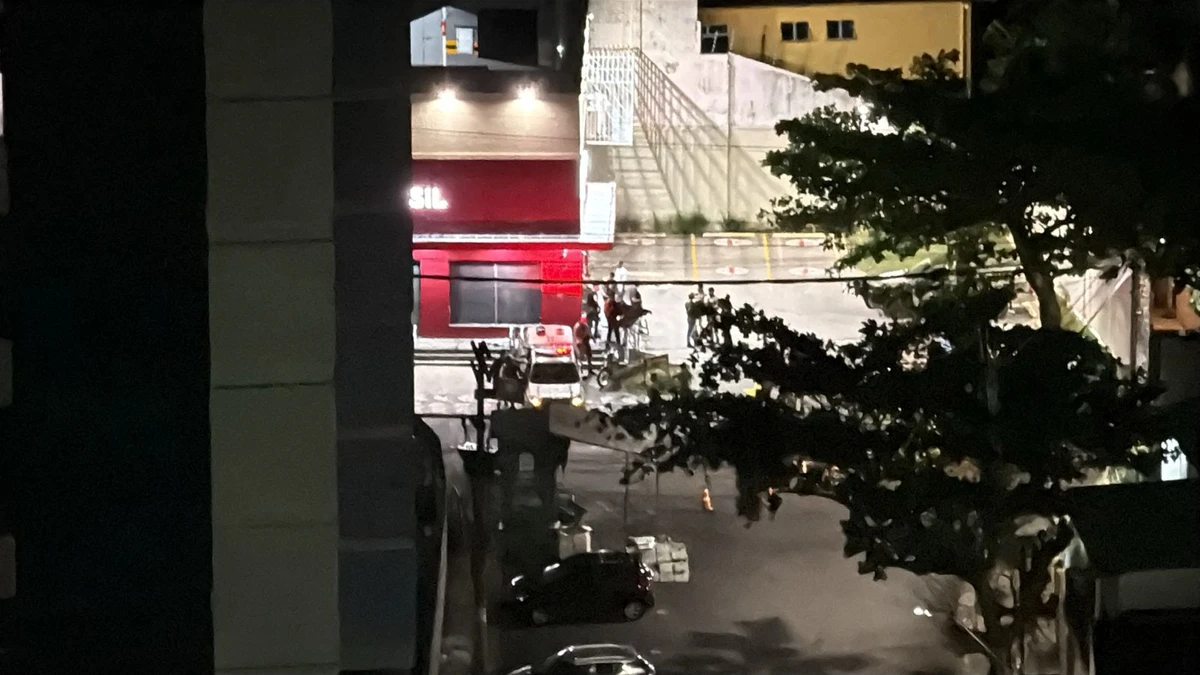 Roubo em farmácia na Pituba termina em tiroteio intenso e funcionários reféns por Leitor CORREIO 