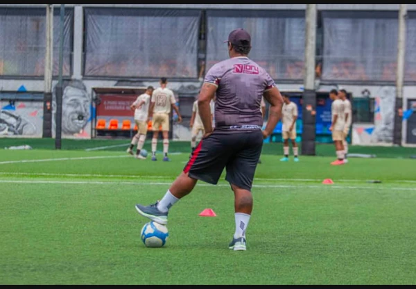 Uelliton aparece com alguns quilinhos a mais por Divulgação