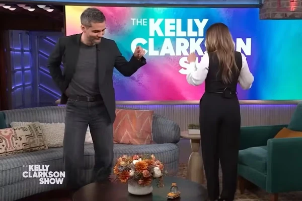 Wagner Moura foi ao The Kelly Clarkson Show divulgar "O Agente Secreto" e acabou conquistando a apresentadora por Reprodução/YouTube