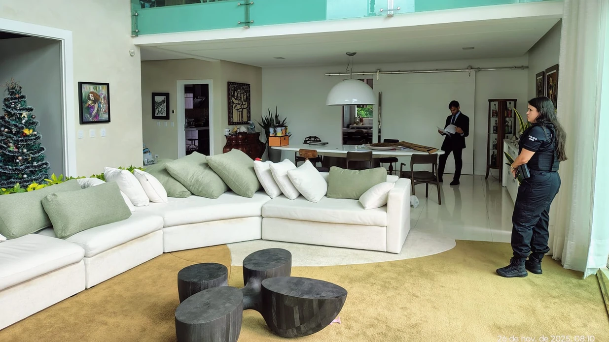 Imagem - Mansão, carrões e esquema milionário: sete são presos por fraude e lavagem de dinheiro em Feira