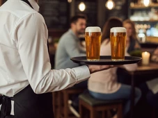 Imagem - Curso gratuito para formação de garçons abre vagas; saiba como se inscrever