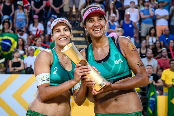 Duda e Ana Patrícia por FIVB