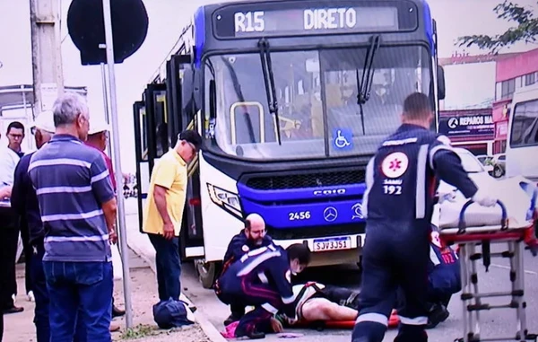 Idosa foi atropelada após ficar em ponto cego de motorista por Reprodução