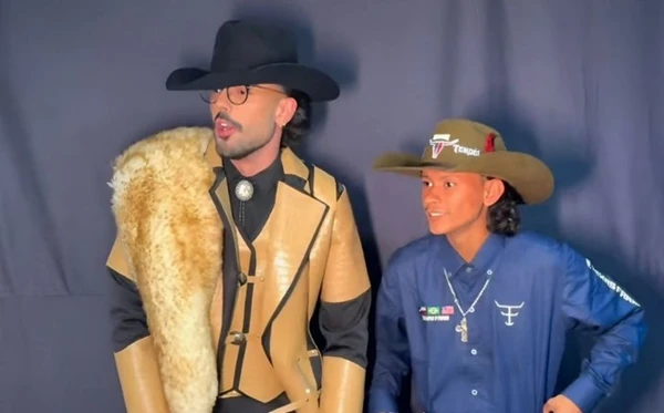 Influenciador  vira sensação nos rodeios após bordões virais e ganha convite até para subir ao palco com Luan Pereira