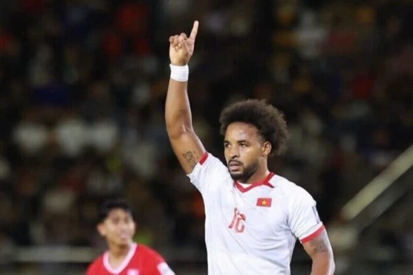 Refaelson em seu retorno à seleção do Vietnã 
